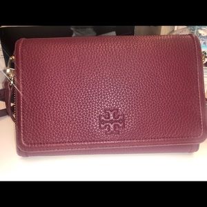 Tory burch thea flat wallet crosbody